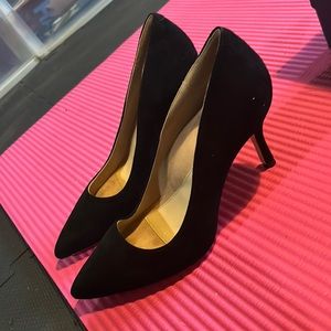 Ally black suede pump